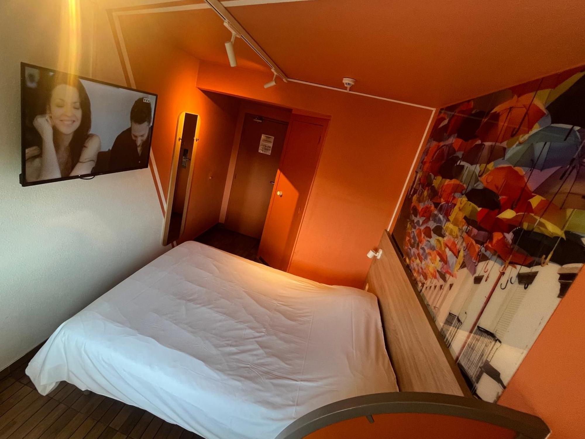 Egg Hotel 2*